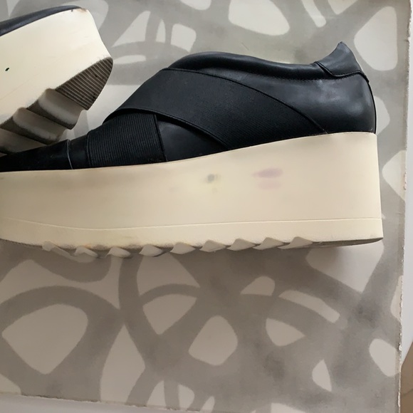 Kendall and Kylie black pointy wedges white soles - Picture 12 of 15